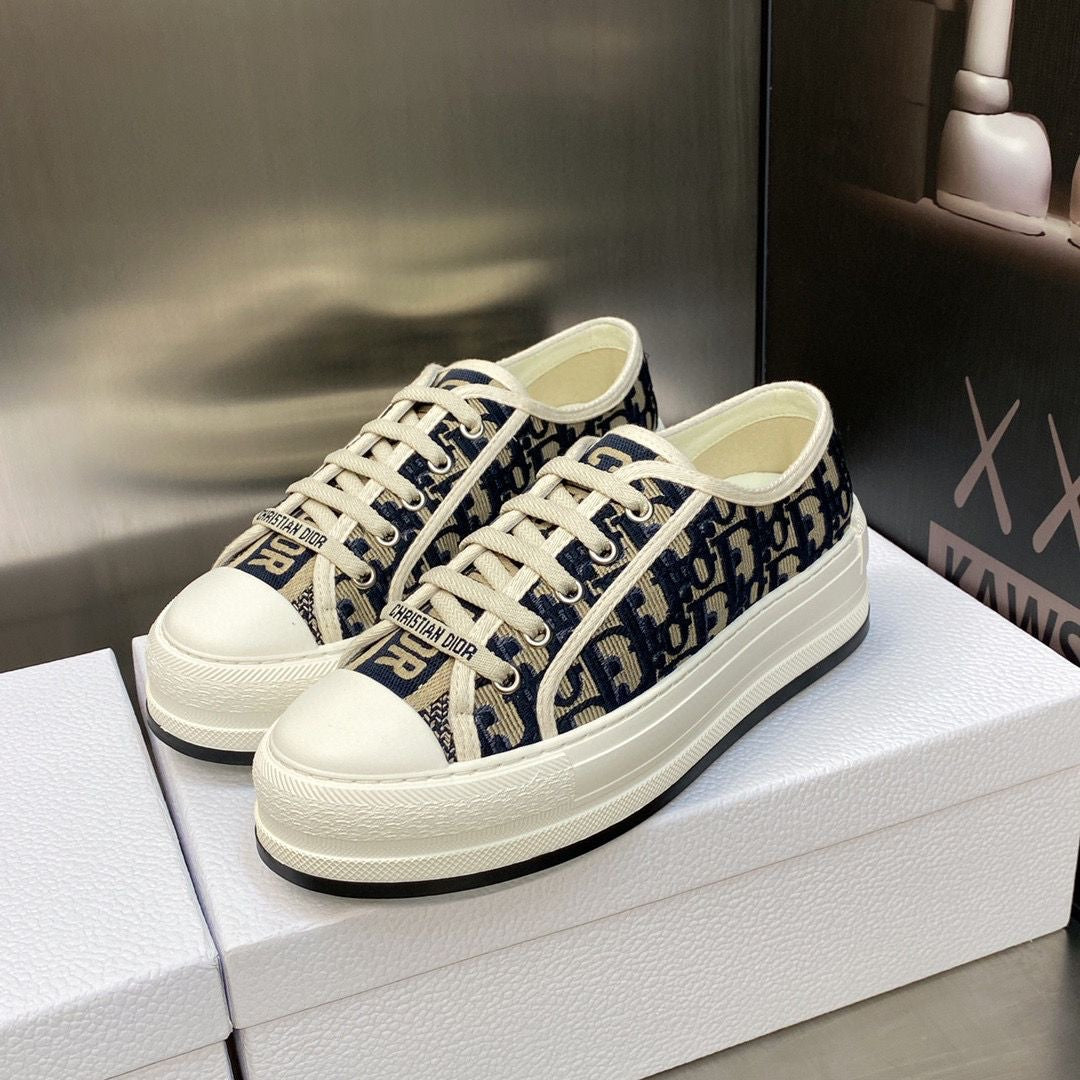 Walk in Dior