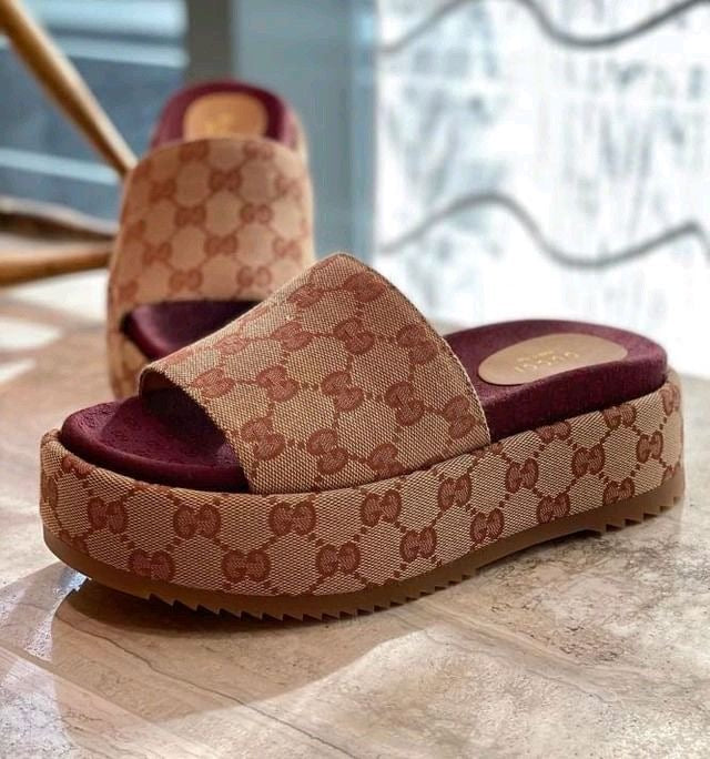 GG Sandals